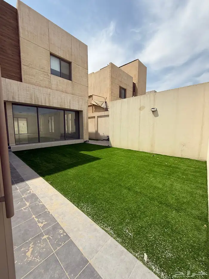 للإيجار دبلكس دورين وملحق حي الامواج العزيزية الخبر فلل 14