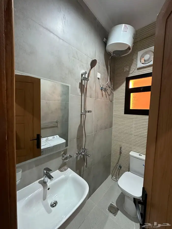 غرفه وصاله ومطبخ للايجار الشهري حي الربوه 8