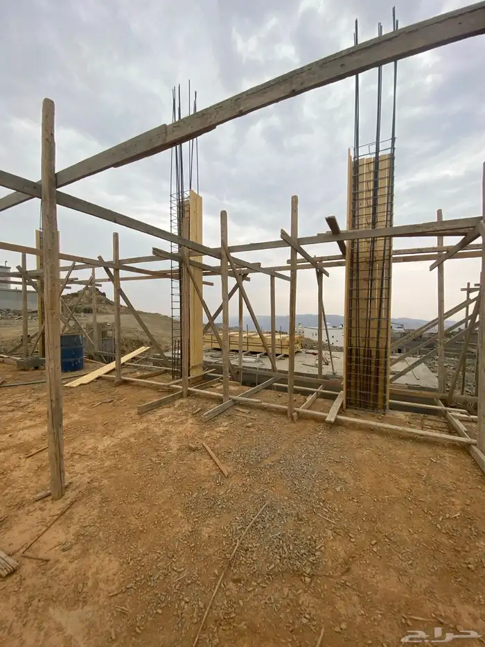 يوجد لدينا مقاولات عامه وتشطيب وديكورات ودرب زان 46