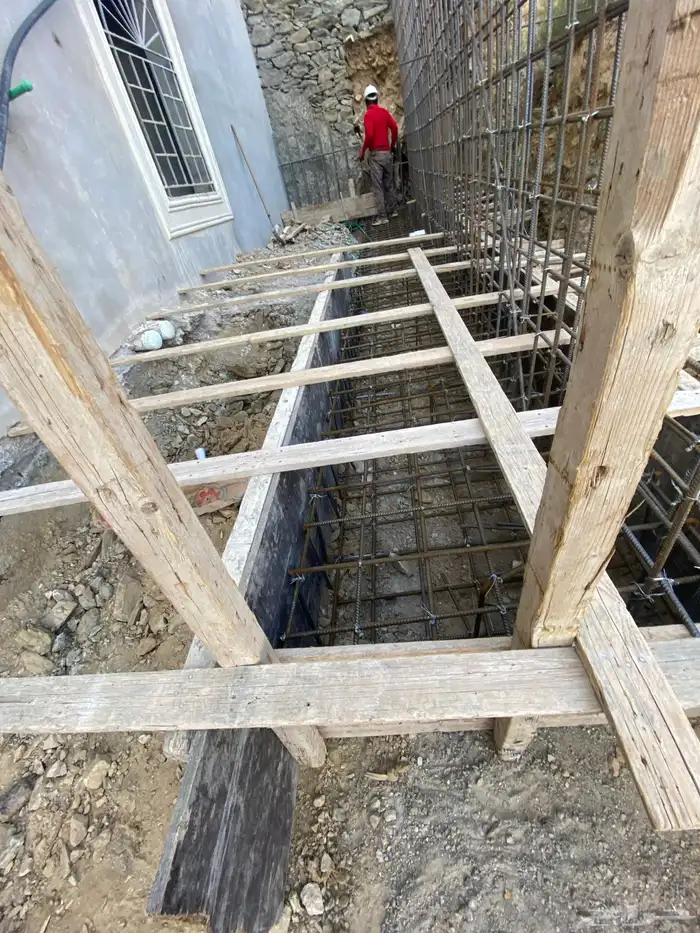 يوجد لدينا مقاولات عامه وتشطيب وديكورات ودرب زان 7