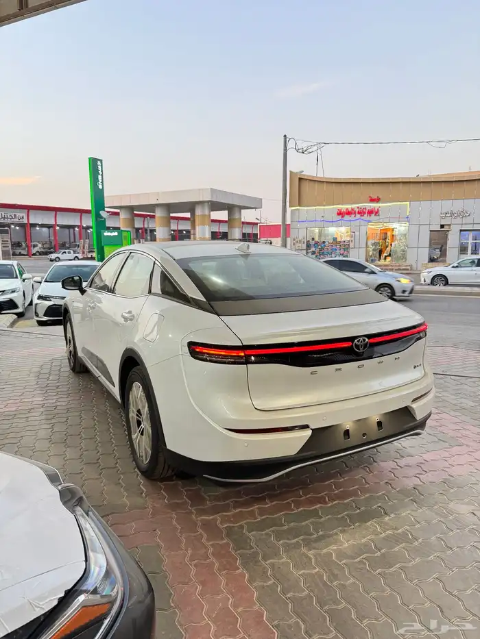 تويوتا كراون بريميوم هايبرد 2026 3