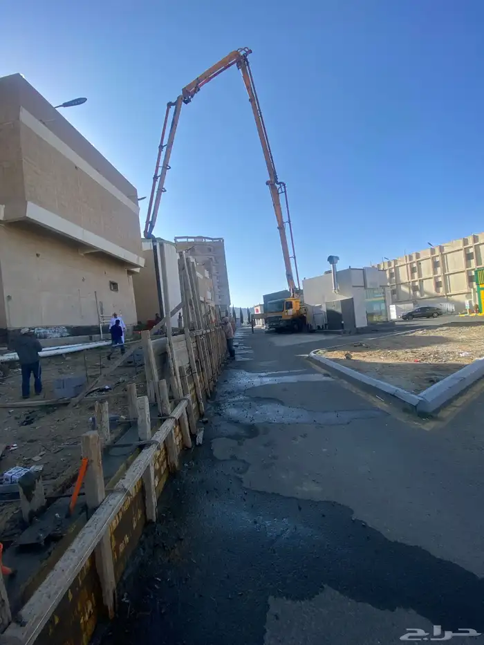 يوجد لدينا مقاولات عامه وتشطيب وديكورات ودرب زان 43