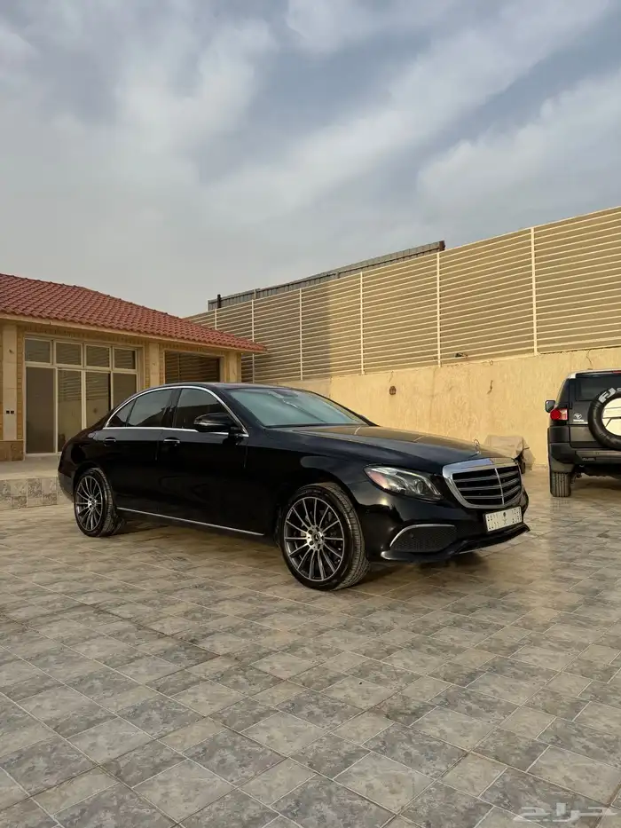 مرسيدس 2018 E300 قمه في النظافه اقبل البدل 2
