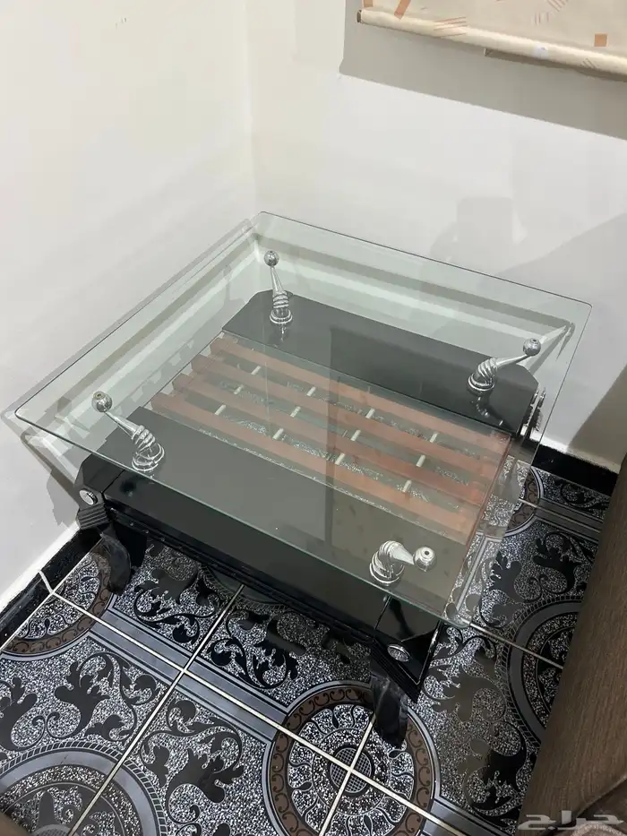 اثاث دولاب و3 طاولات 1