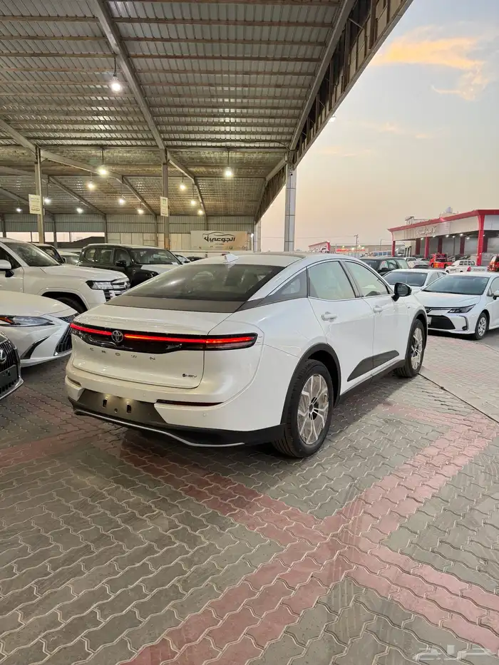 تويوتا كراون بريميوم هايبرد 2026 2