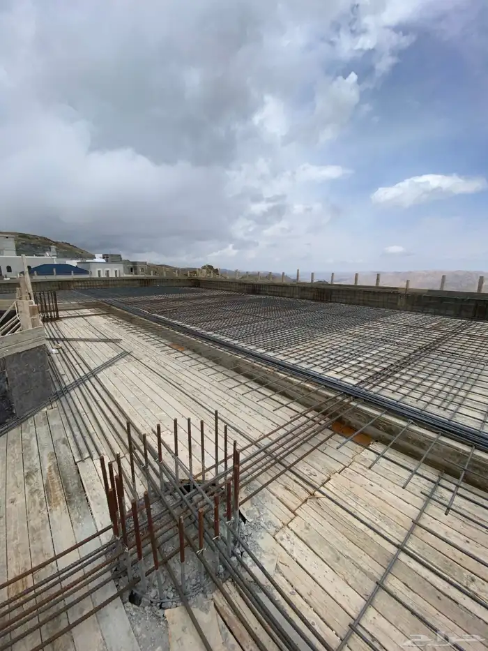 يوجد لدينا مقاولات عامه وتشطيب وديكورات ودرب زان 15