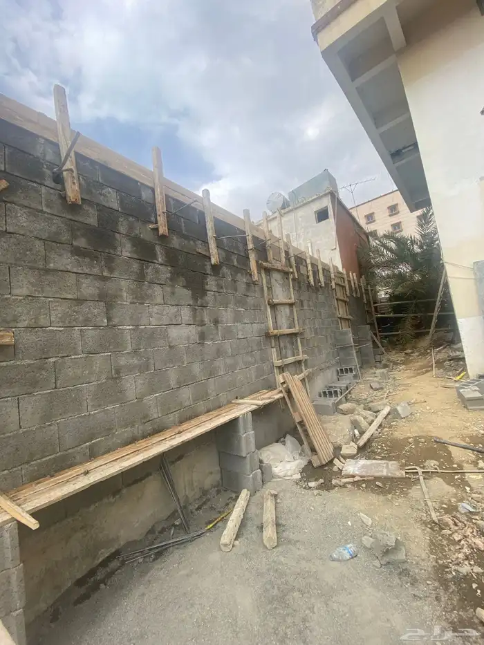 يوجد لدينا مقاولات عامه وتشطيب وديكورات ودرب زان 57