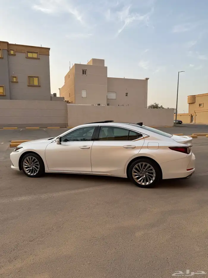 لكزس2019 ES350فئة CC 31