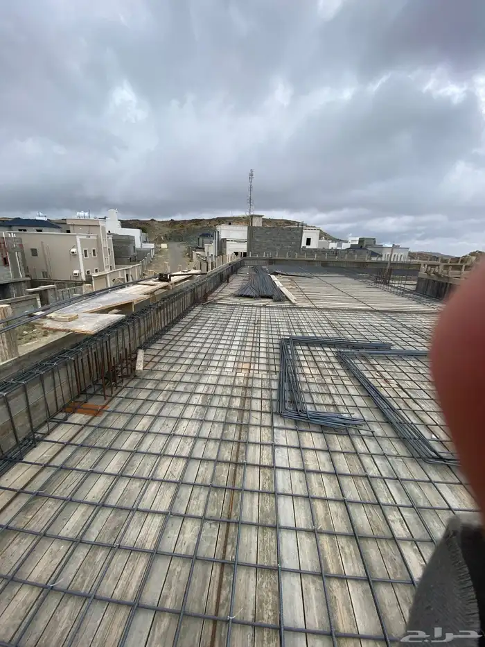 يوجد لدينا مقاولات عامه وتشطيب وديكورات ودرب زان 14