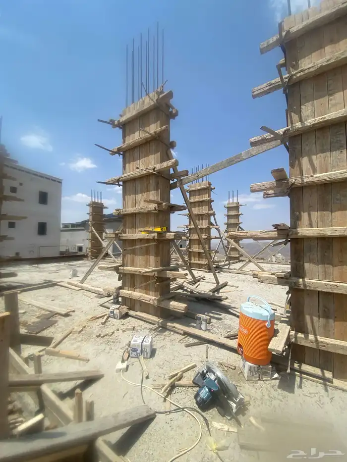 يوجد لدينا مقاولات عامه وتشطيب وديكورات ودرب زان 55