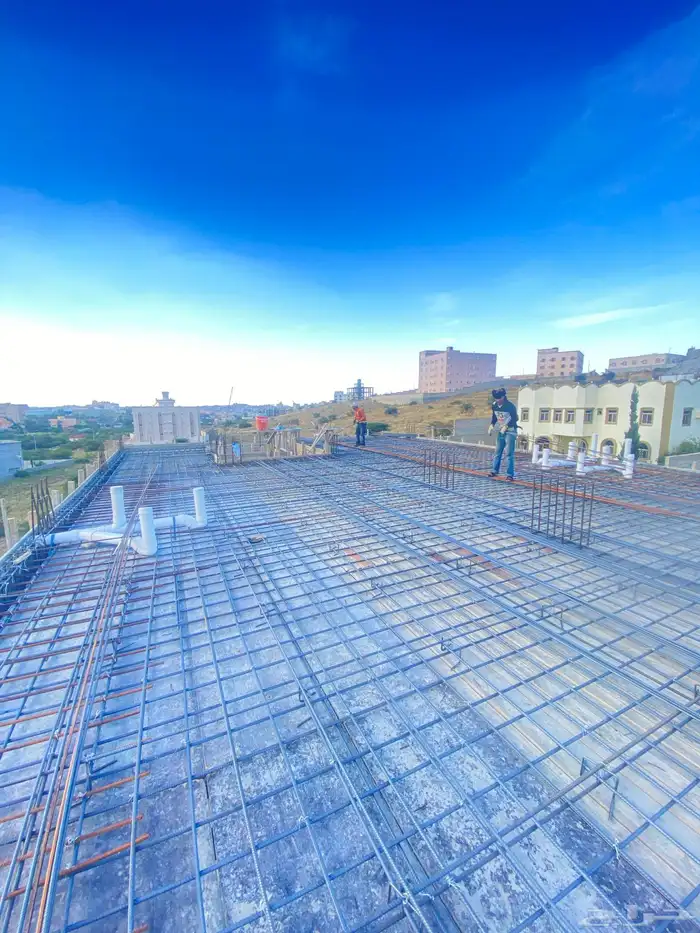 يوجد لدينا مقاولات عامه وتشطيب وديكورات ودرب زان 53