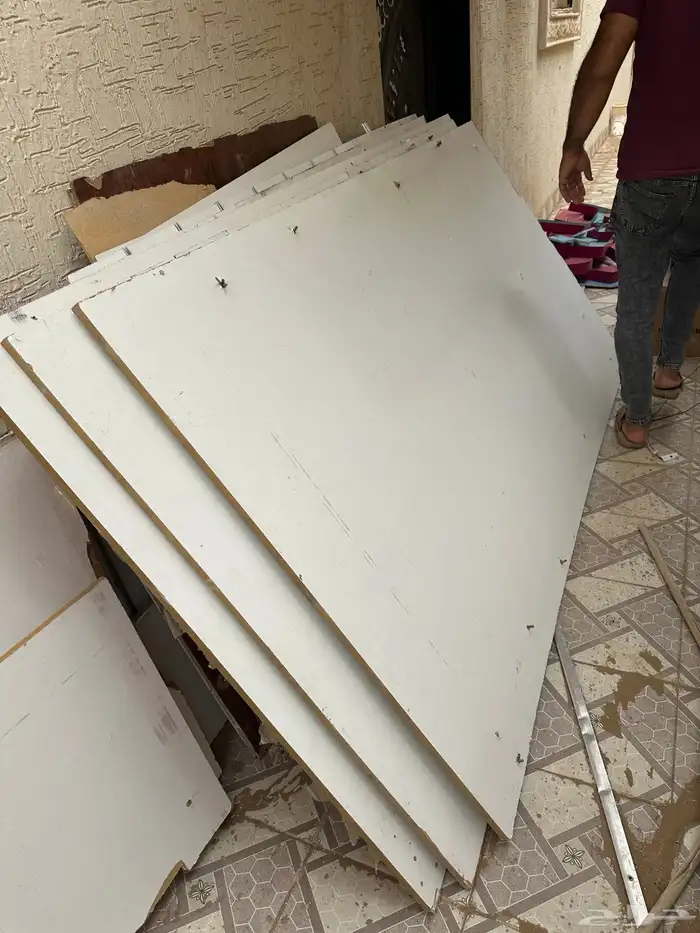 ديكور وطاولات محل للبيع 2