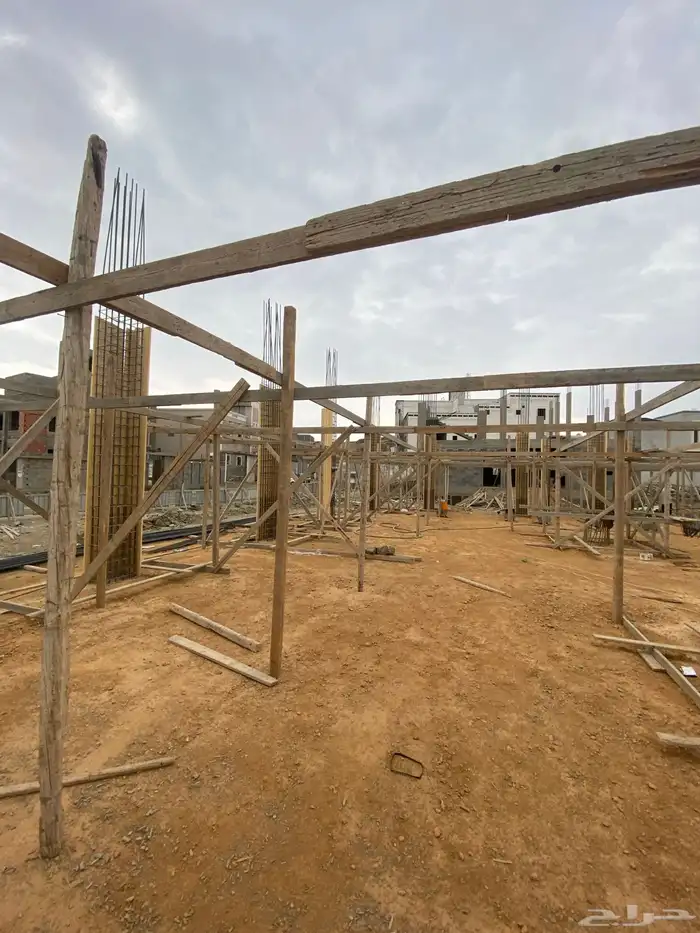 يوجد لدينا مقاولات عامه وتشطيب وديكورات ودرب زان 49