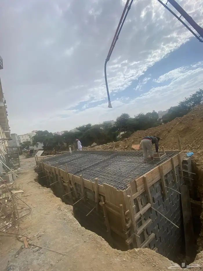 يوجد لدينا مقاولات عامه وتشطيب وديكورات ودرب زان 58