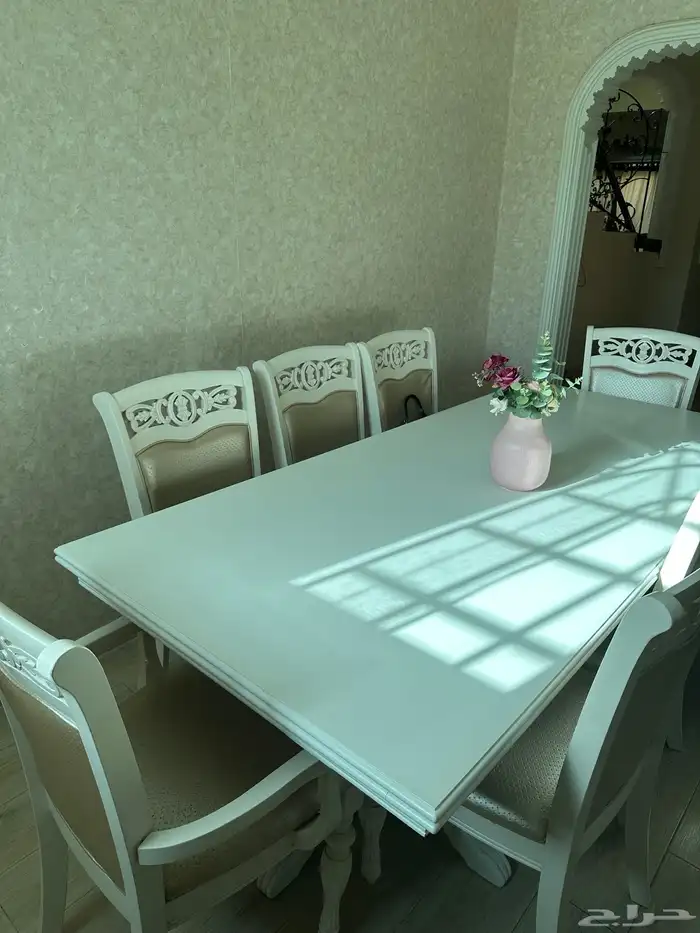طاولة وكراسي 3