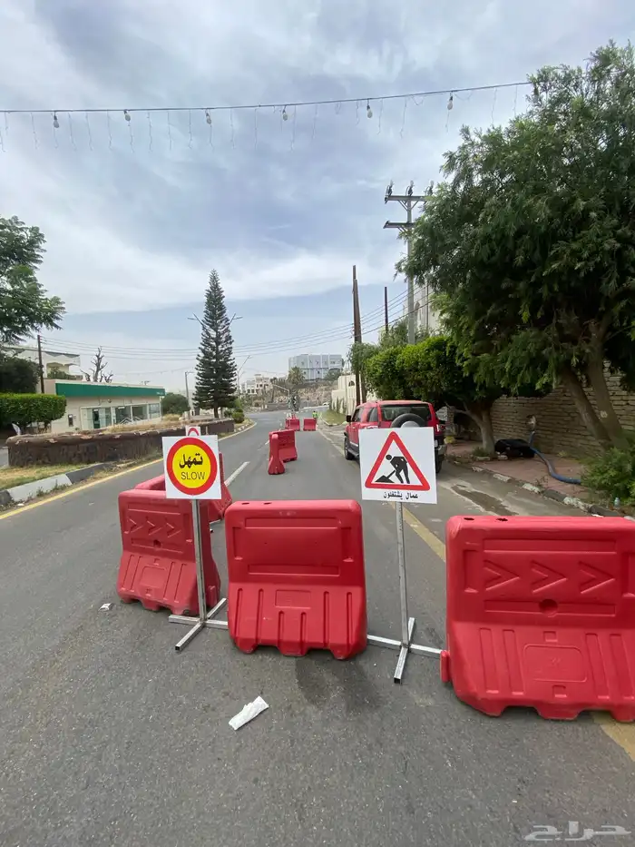 يوجد لدينا مقاولات عامه وتشطيب وديكورات ودرب زان 9