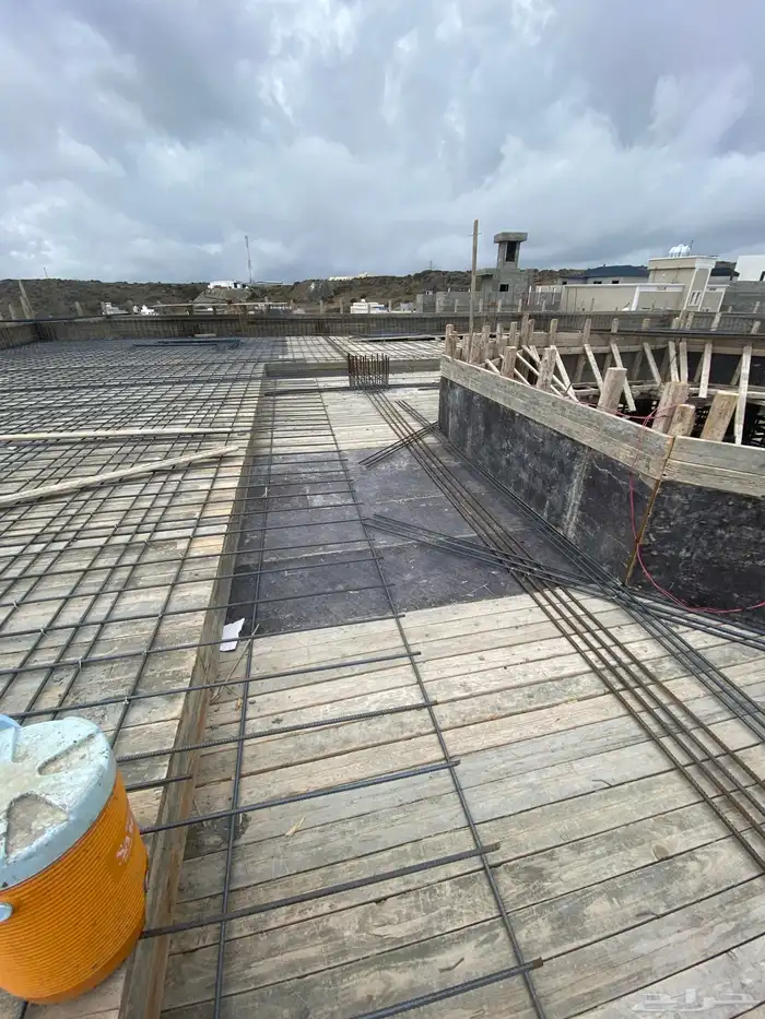 يوجد لدينا مقاولات عامه وتشطيب وديكورات ودرب زان 17