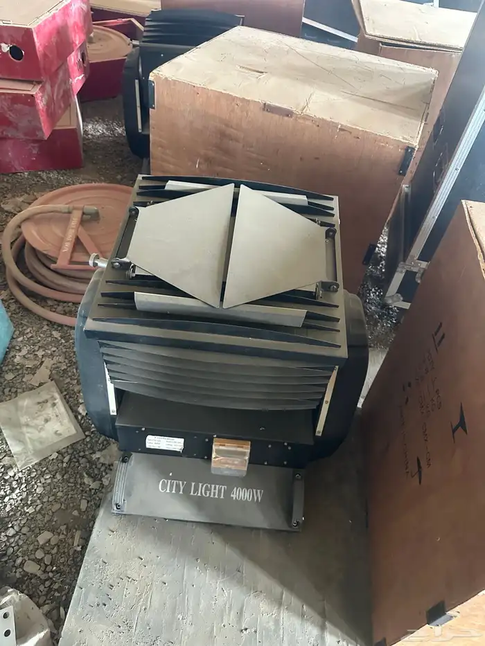 كشافات إضاءة مسرحية 4000W جديدة استوك عدد 7 حبات 3 ألوان 6