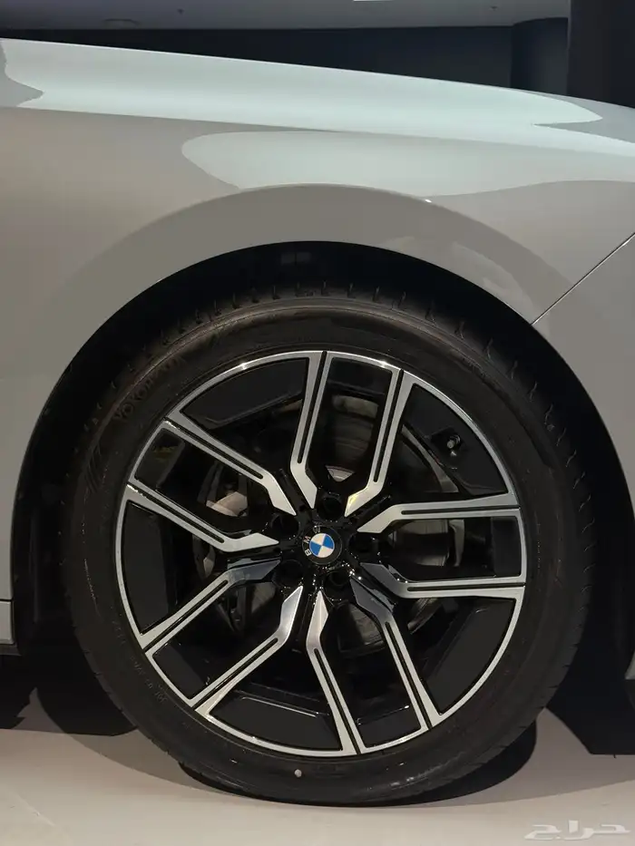 BMW 735 2025 جديد 4