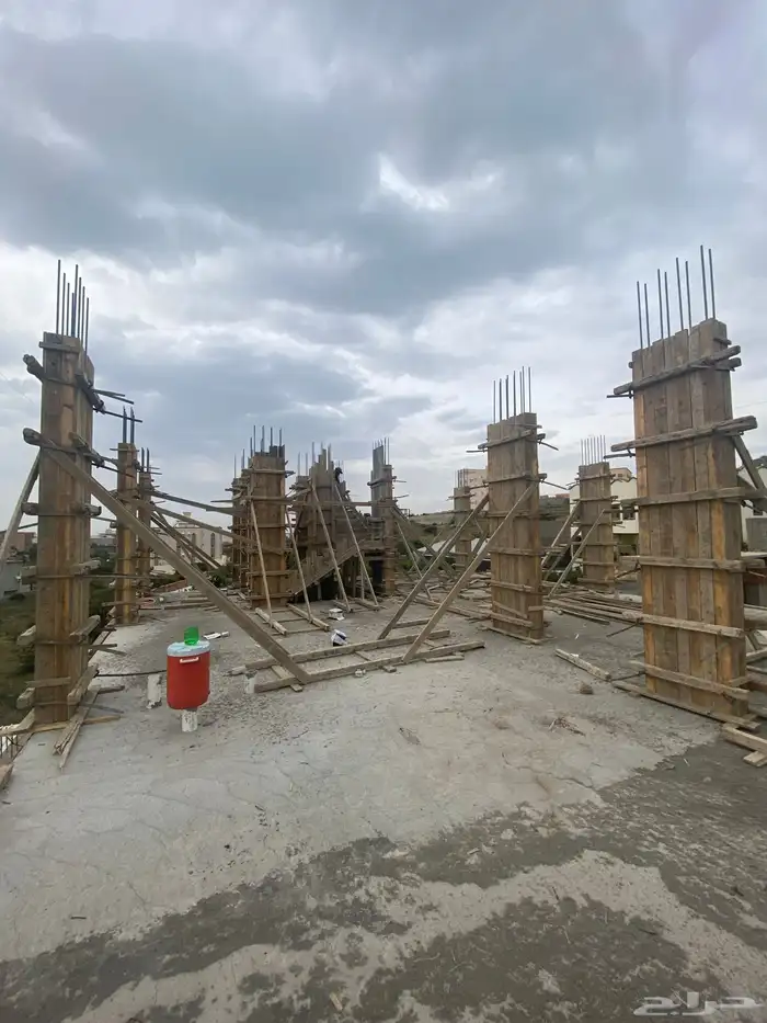 يوجد لدينا مقاولات عامه وتشطيب وديكورات ودرب زان 64