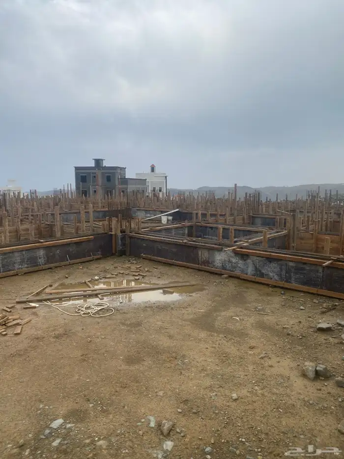 يوجد لدينا مقاولات عامه وتشطيب وديكورات ودرب زان 67