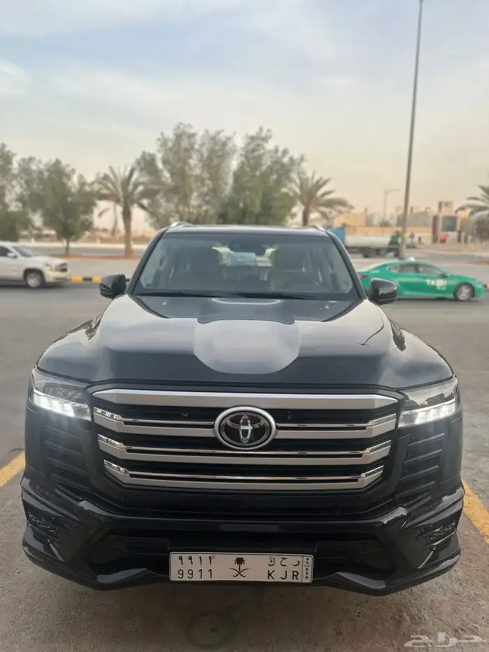 لاندكروزر جيب 2024 الساير أسود شبه وكاله 3