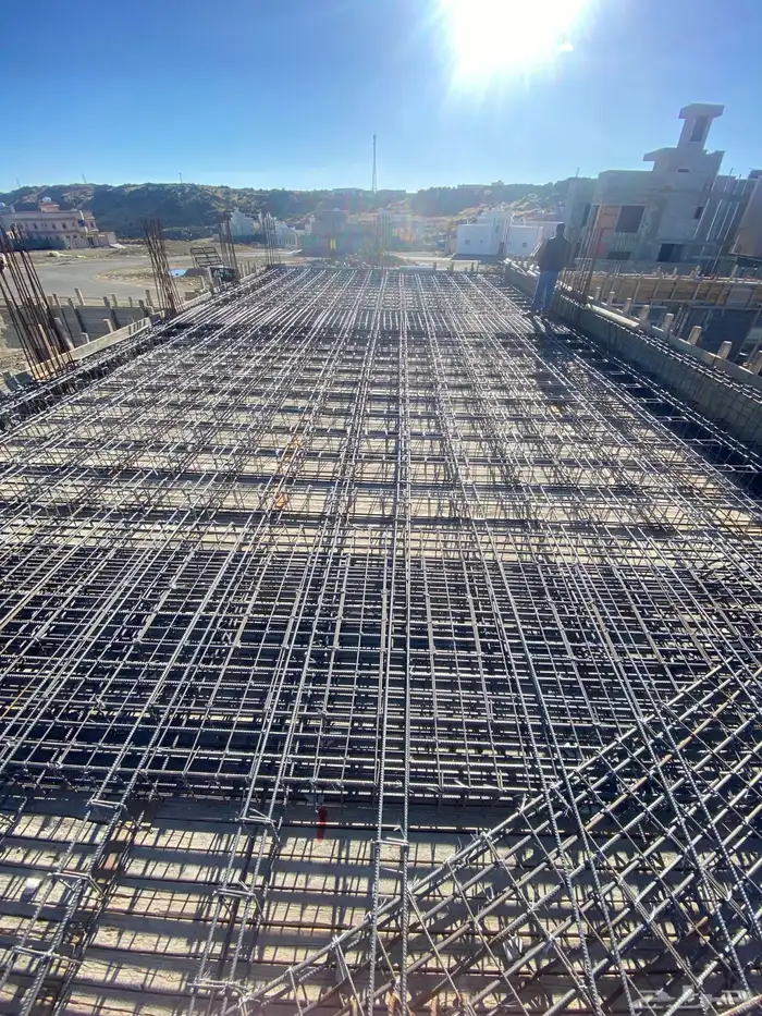 يوجد لدينا مقاولات عامه وتشطيب وديكورات ودرب زان 27