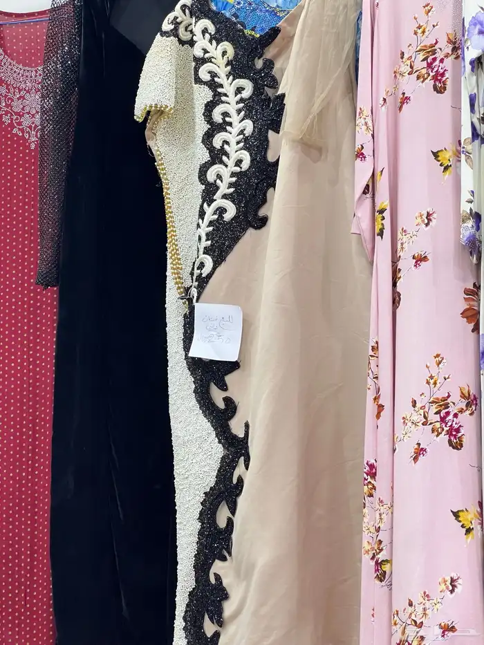 فساتين سهرة معروضة للبيع 1