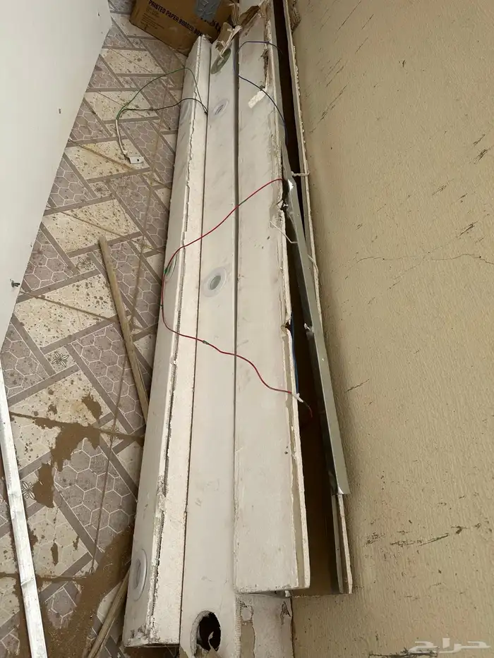 ديكور وطاولات محل للبيع 1