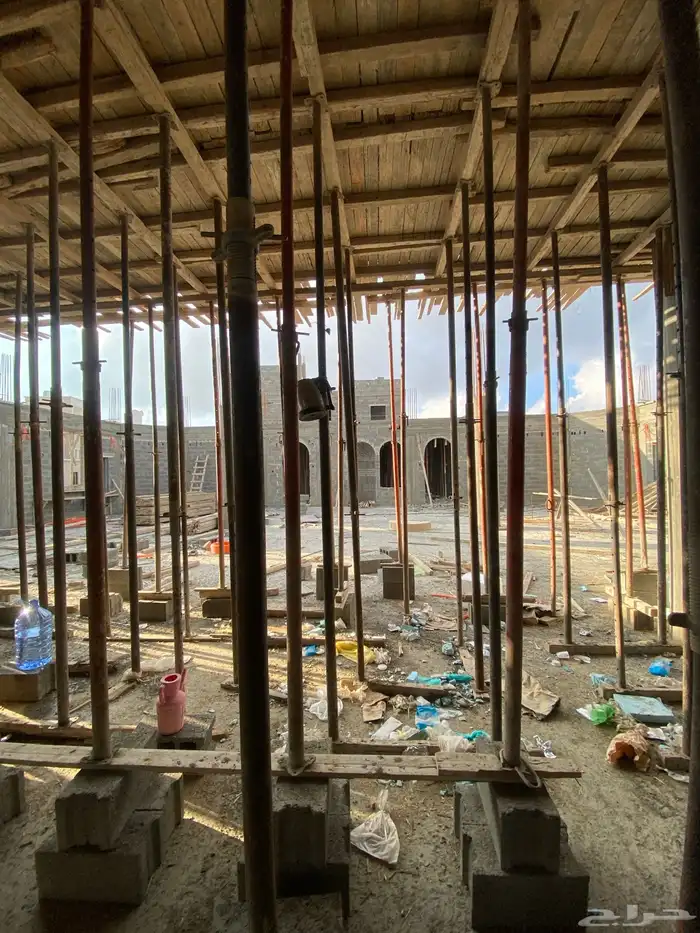 يوجد لدينا مقاولات عامه وتشطيب وديكورات ودرب زان 26