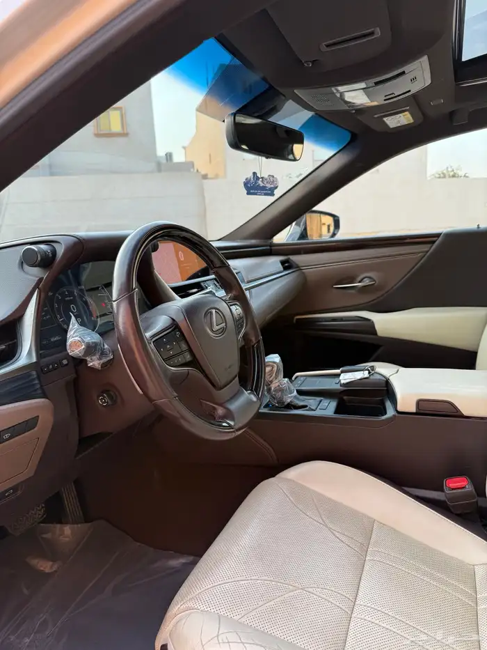 لكزس2019 ES350فئة CC 37