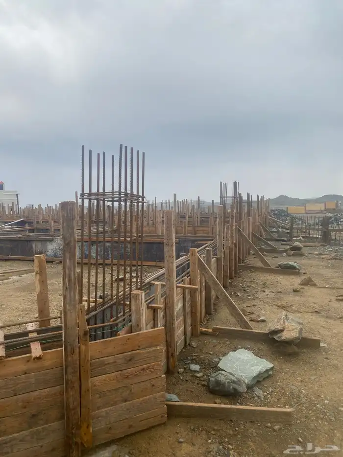 يوجد لدينا مقاولات عامه وتشطيب وديكورات ودرب زان 66