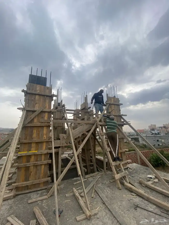 يوجد لدينا مقاولات عامه وتشطيب وديكورات ودرب زان 63