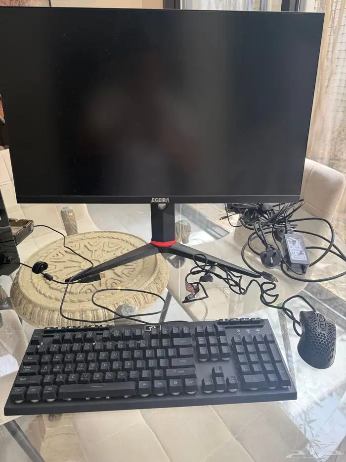 جهاز PC جيمنج شبه جديد للبيع مع شاشة 1