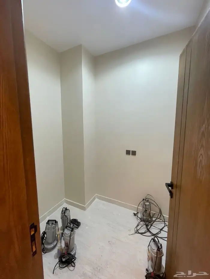 للبيع شقه دور ارضي تشطيب راقي بالمحاله 8