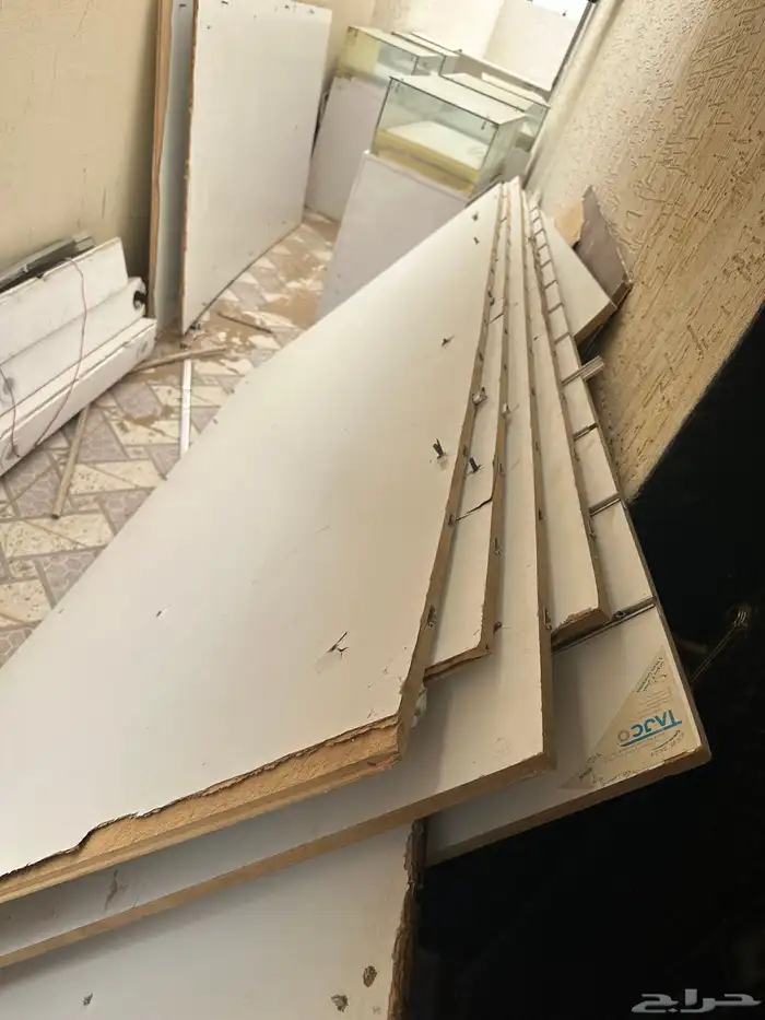 ديكور وطاولات محل للبيع 0