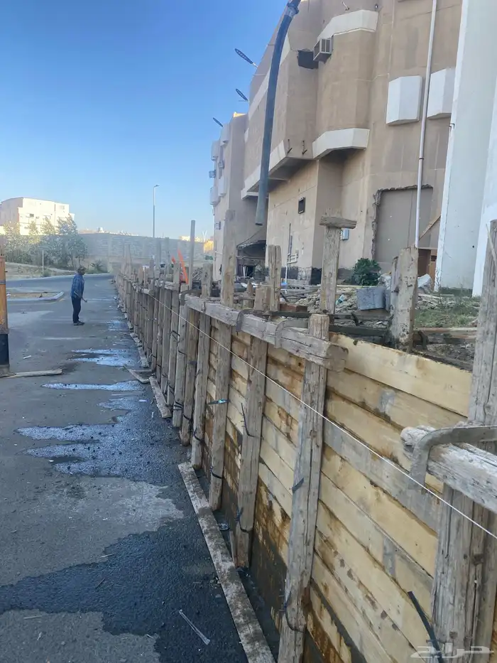 يوجد لدينا مقاولات عامه وتشطيب وديكورات ودرب زان 39