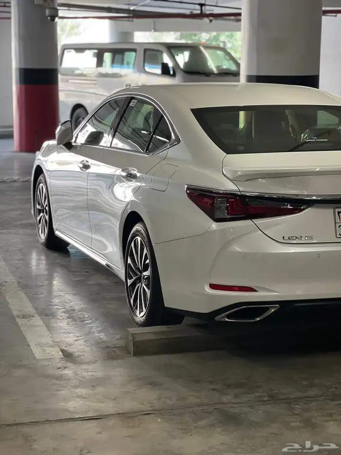 لكزس ES 350 فئة CA بريمي 2024 1