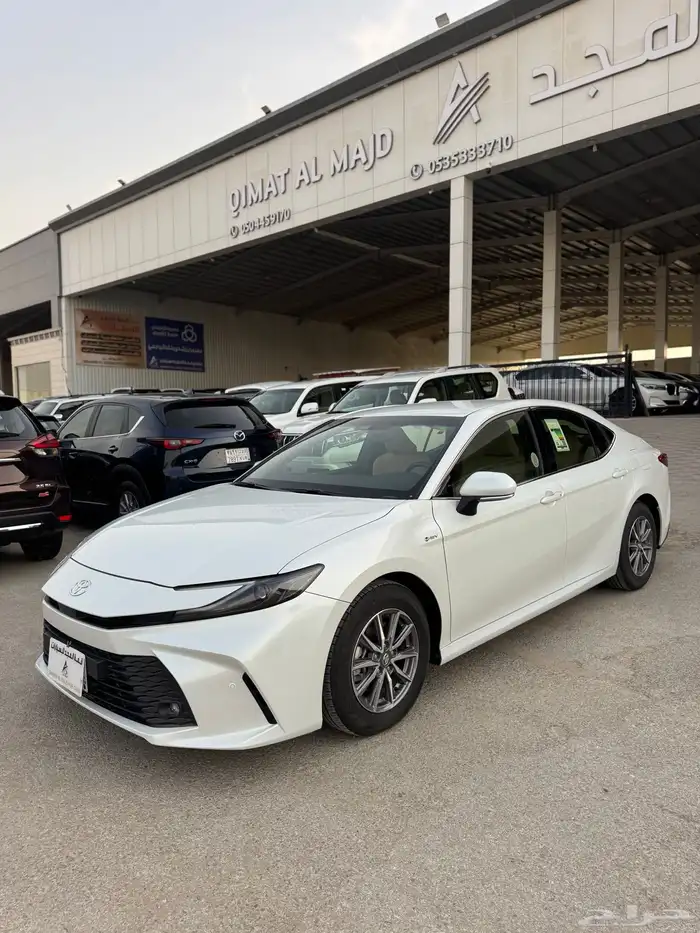 للبيع تويوتا كامري 2025 - ستاندر هايبرد - عداد 4 الف فقط 2