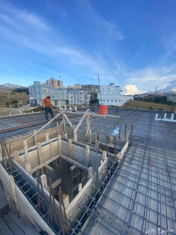 يوجد لدينا مقاولات عامه وتشطيب وديكورات ودرب زان 51