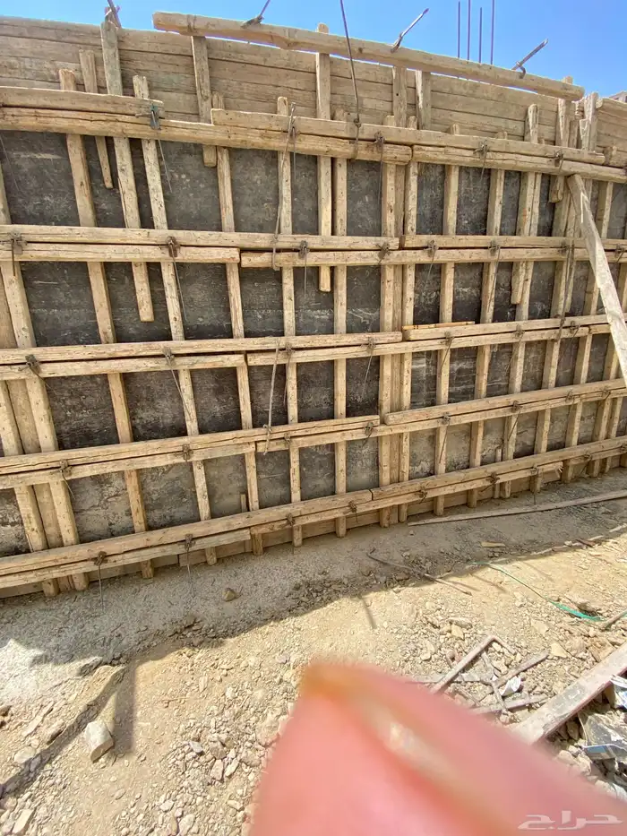 يوجد لدينا مقاولات عامه وتشطيب وديكورات ودرب زان 0