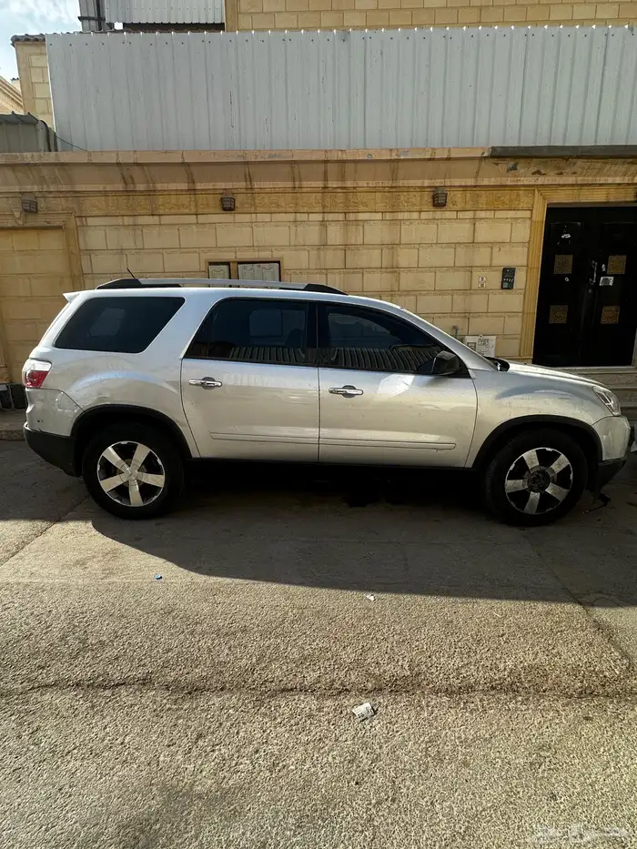 GMC اكاديا 2012 6