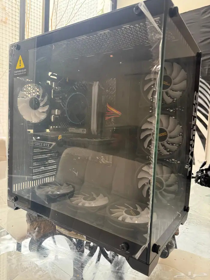جهاز PC جيمنج شبه جديد للبيع مع شاشة 0