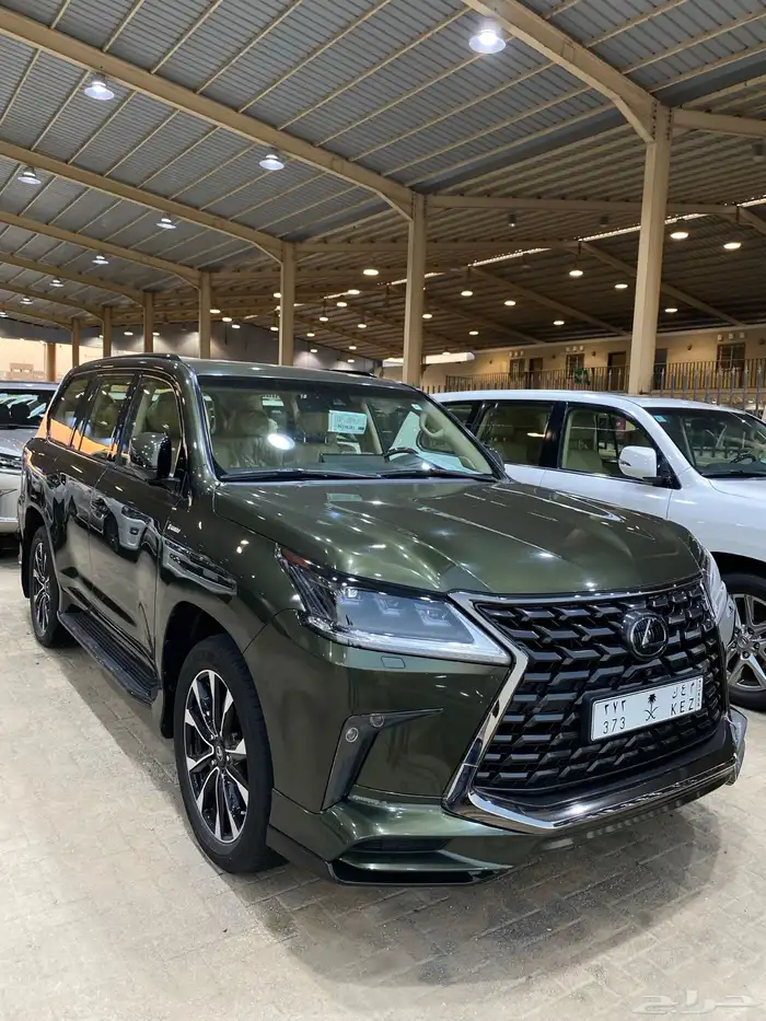 للبيع لكزس LX570 بلاك اديشن 2021 خليجي عداد قليل 65 الف 7