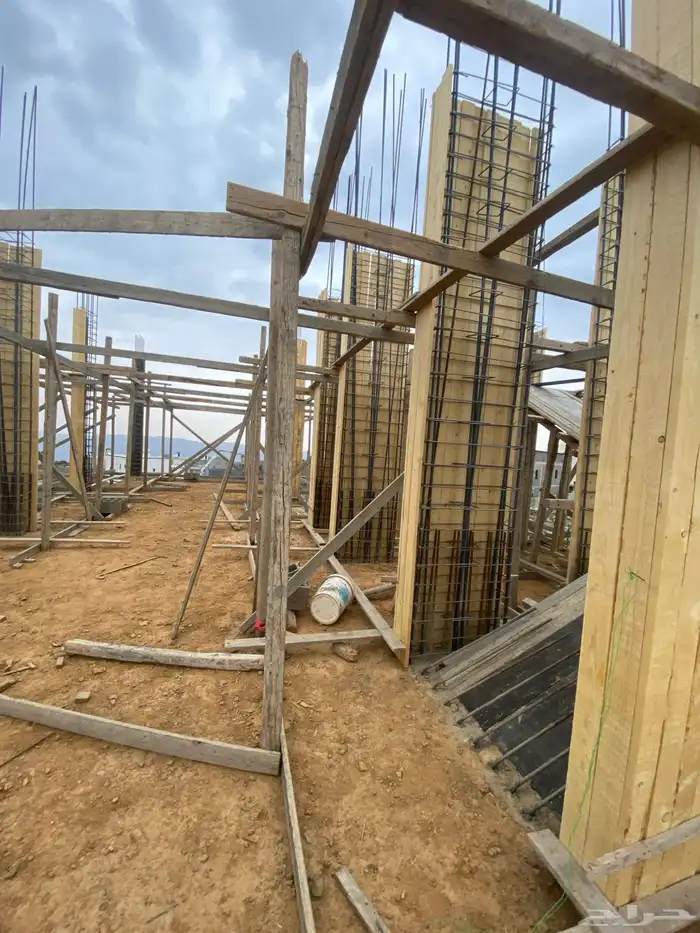 يوجد لدينا مقاولات عامه وتشطيب وديكورات ودرب زان 47