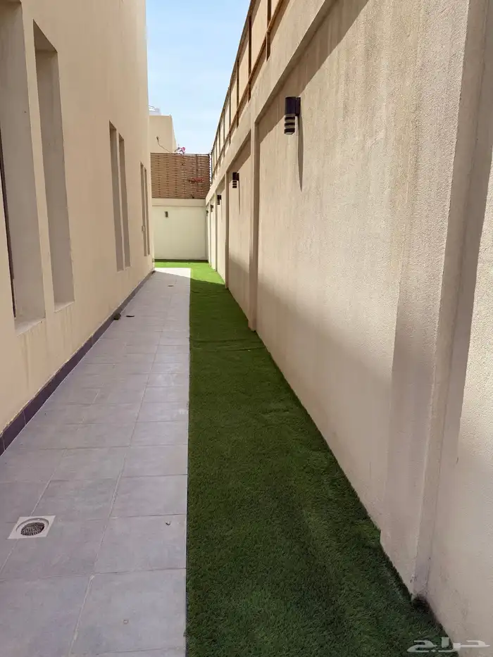 للإيجار دبلكس دورين وملحق حي الامواج العزيزية الخبر فلل 16