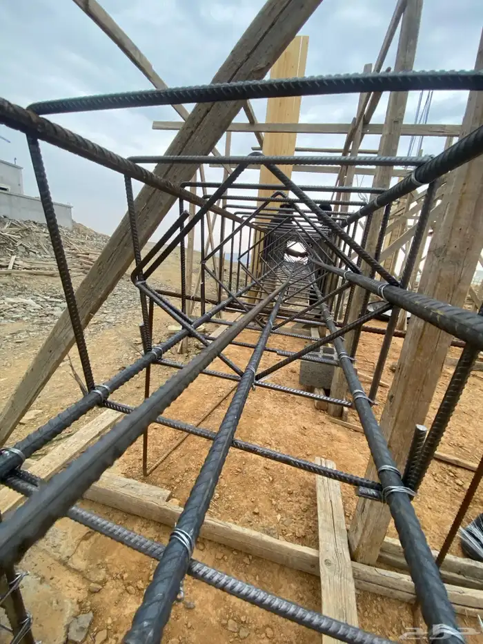 يوجد لدينا مقاولات عامه وتشطيب وديكورات ودرب زان 44