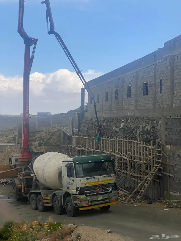 يوجد لدينا مقاولات عامه وتشطيب وديكورات ودرب زان 72