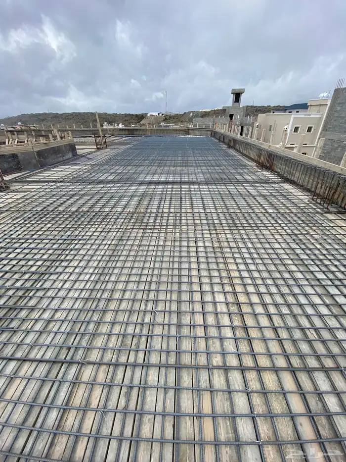 يوجد لدينا مقاولات عامه وتشطيب وديكورات ودرب زان 13