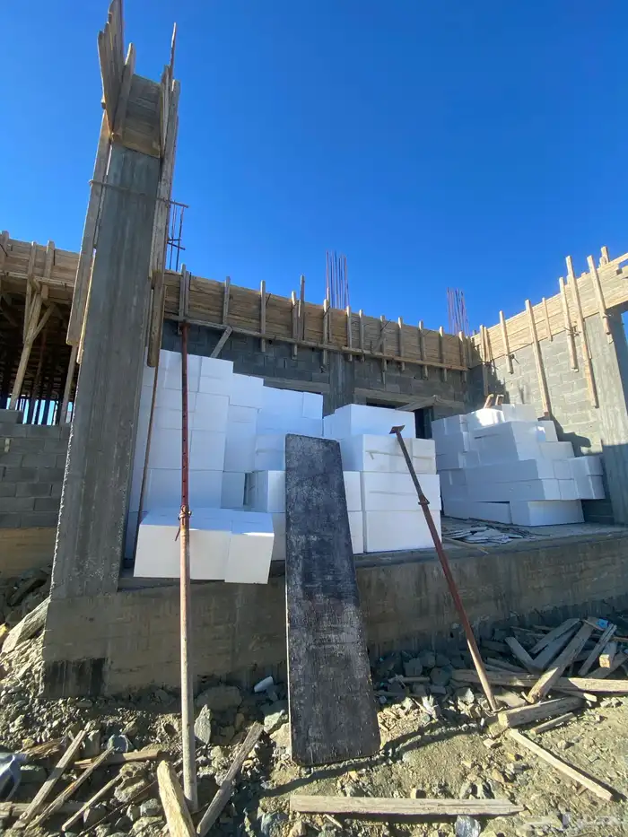 يوجد لدينا مقاولات عامه وتشطيب وديكورات ودرب زان 31